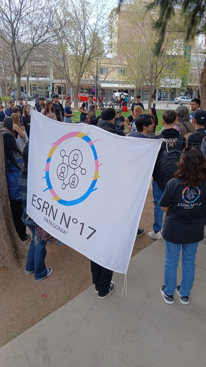 Estudiantes de Cipolletti participaron de las Estaciones de la Memoria